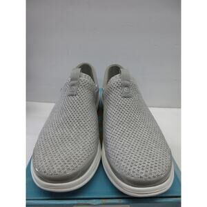 Like new  BZees Men's Clever Sneaker - Silver (Size 7.5 US)